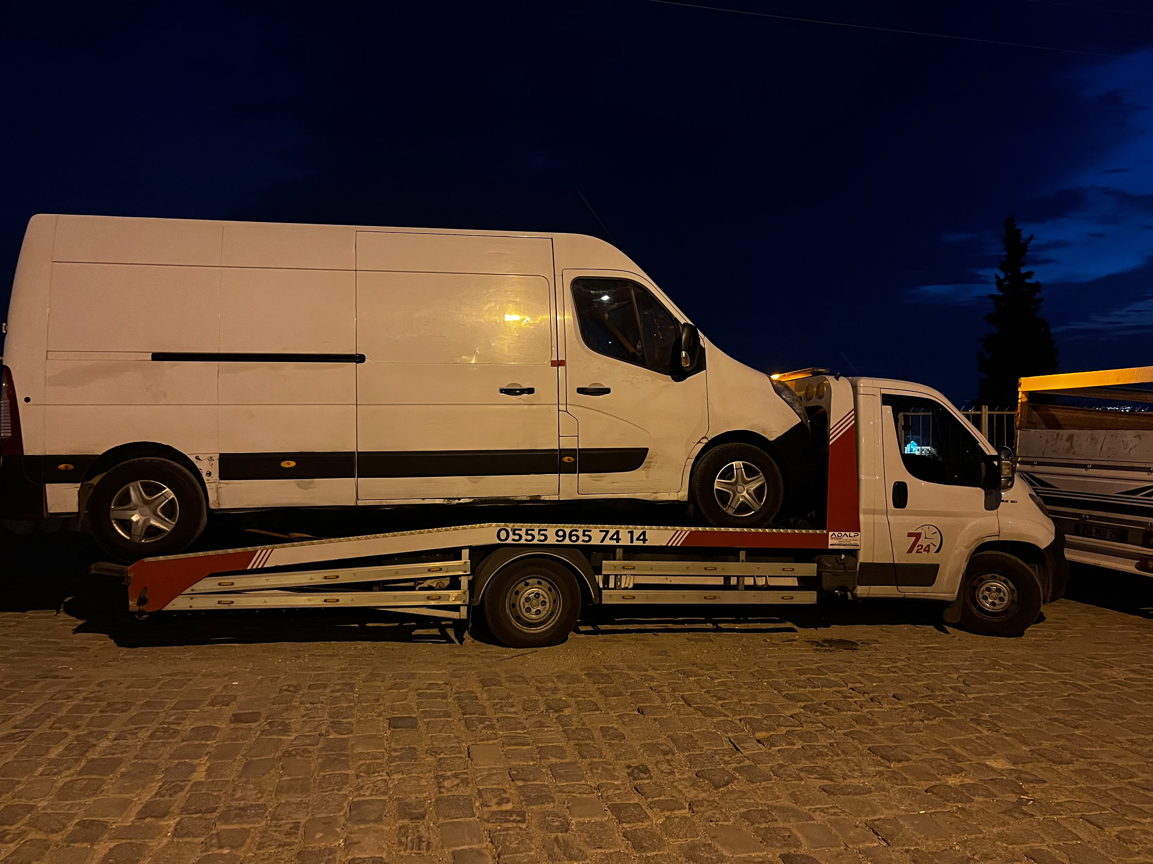 Kayar kasa çekici — gece operasyonu